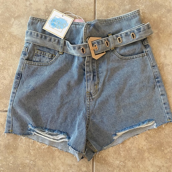 Belted High Waisted Shorts - Picture 1 of 2
